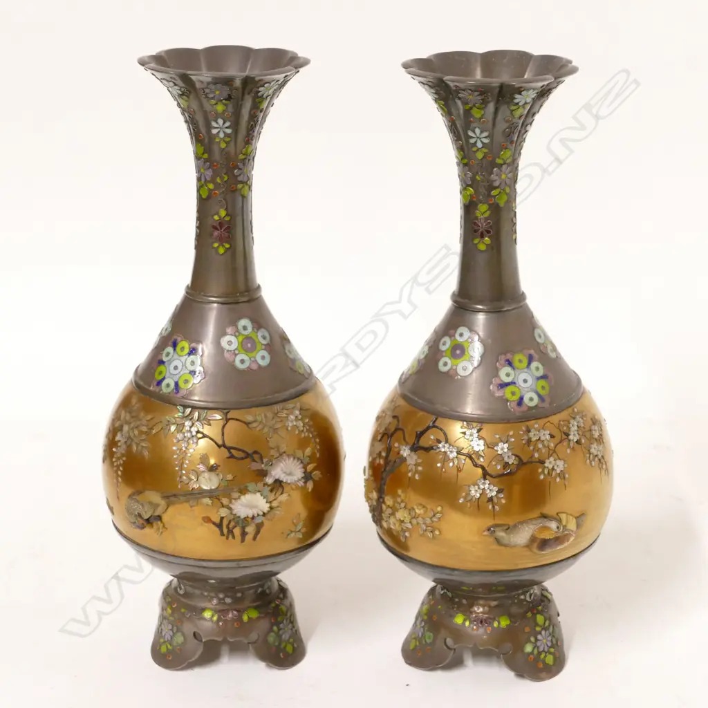 A pair of exceptional Japanese shibiyama and silver cloisonné vases Image 1++