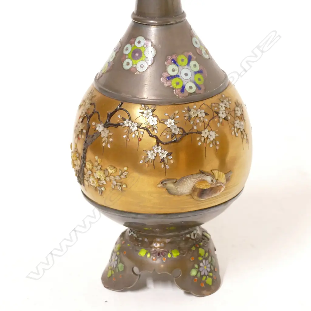 A pair of exceptional Japanese shibiyama and silver cloisonné vases Image 1++