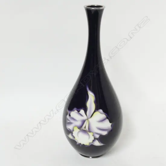 A Japanese wireless cloisonné vase