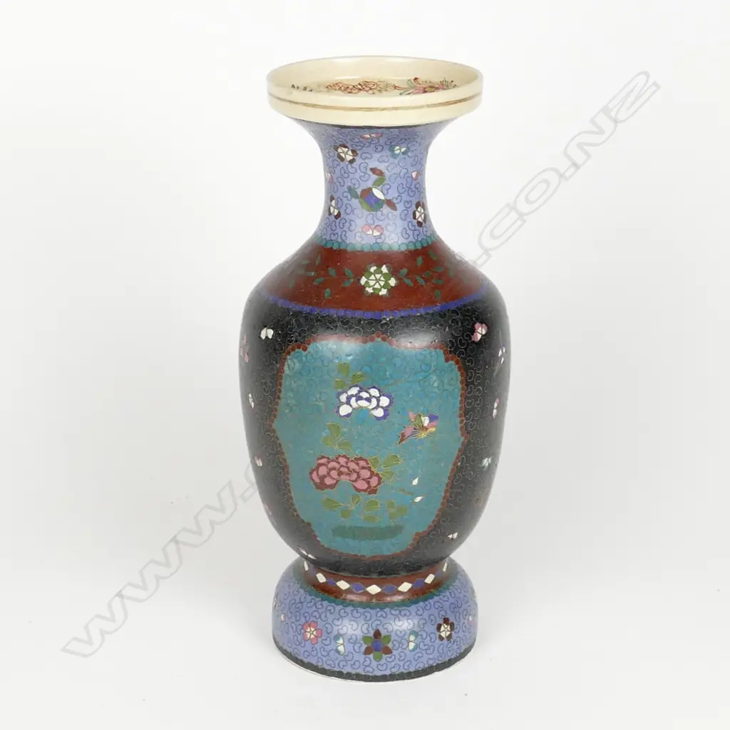 A Satsuma earthenware cloisonné vase Image 1++