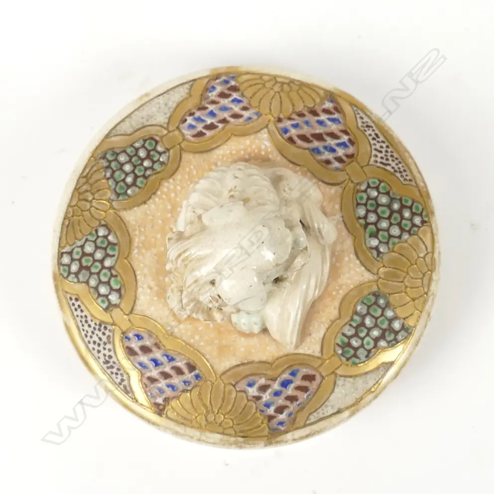 A Satsuma earthenware vase and cover Image 1++