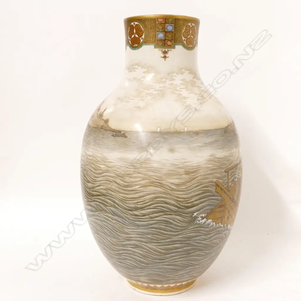 An exceptional Satsuma earthenware vase painted by Okamoto Ryozan for the Yasuda Company Image 1++