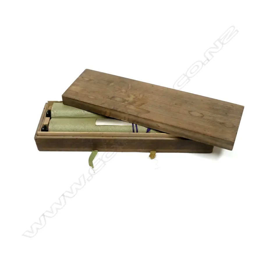 A pair of Japanese shunga scrolls Image 1++