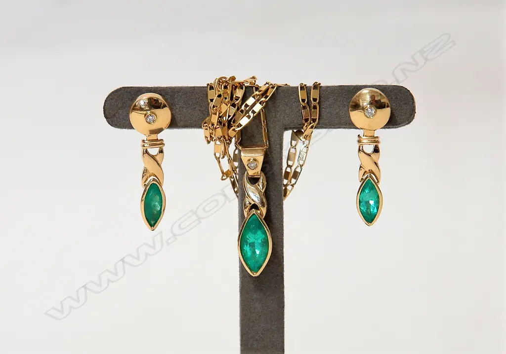 A modern 18ct. yellow gold diamond and emerald pendant necklace and earring set Image 1++