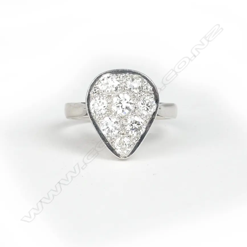 An 18ct. white gold diamond cluster ring Image 1++