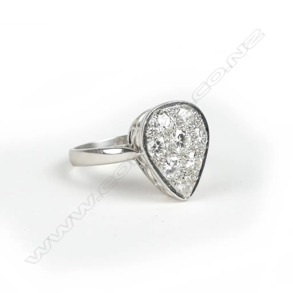 An 18ct. white gold diamond cluster ring Image 1++