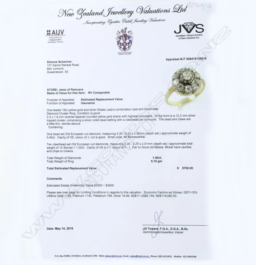 An estate 18ct. white gold diamond cluster ring Image 1++