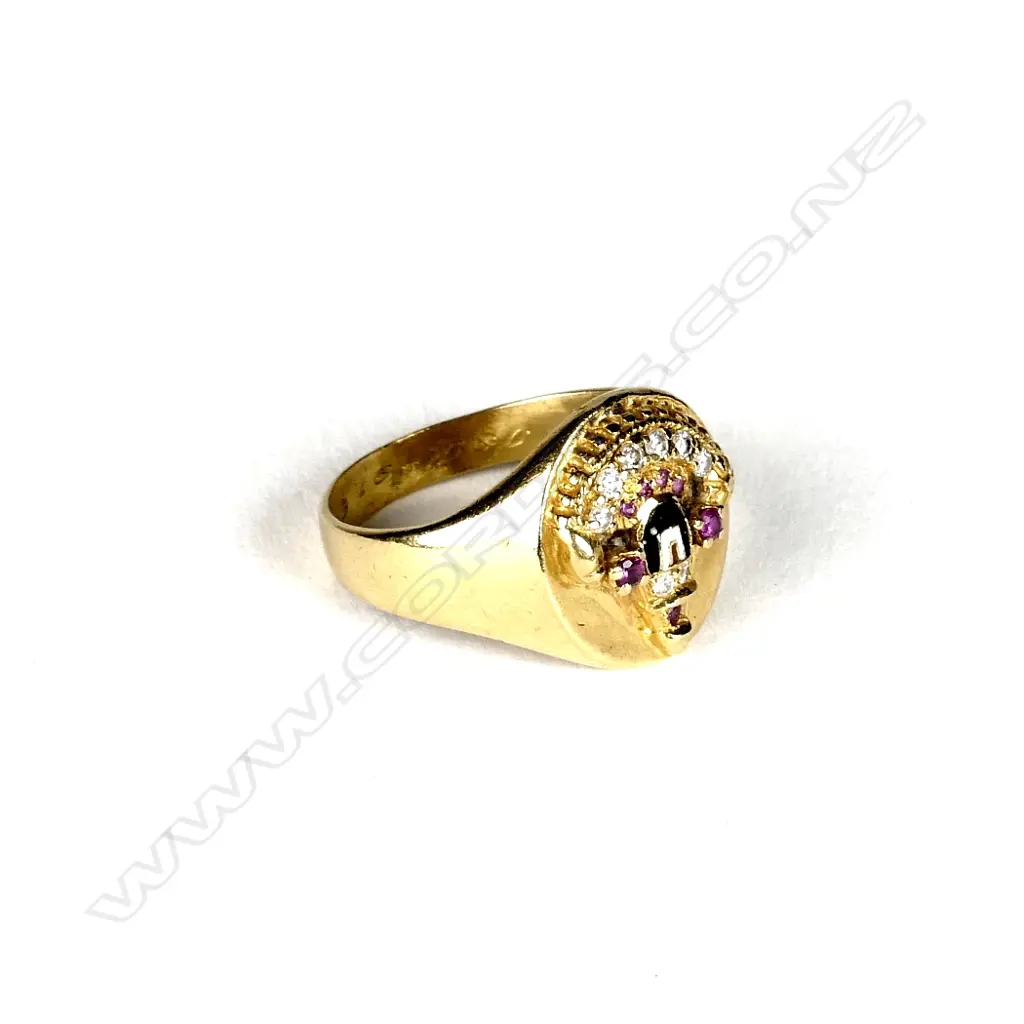 A 22ct. yellow gold seal type ring Image 1++