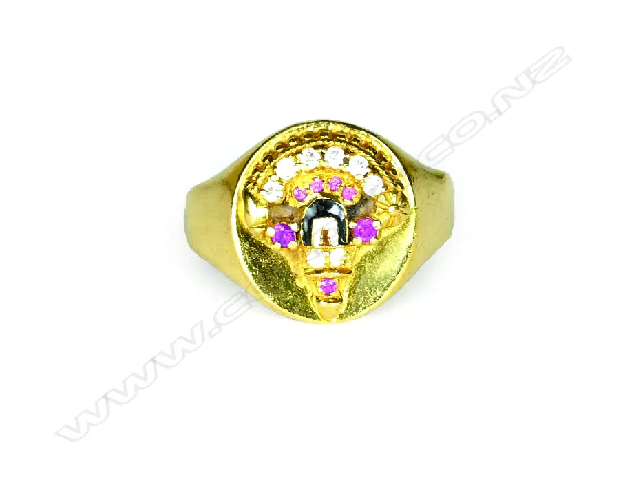 A 22ct. yellow gold seal type ring Image 1++