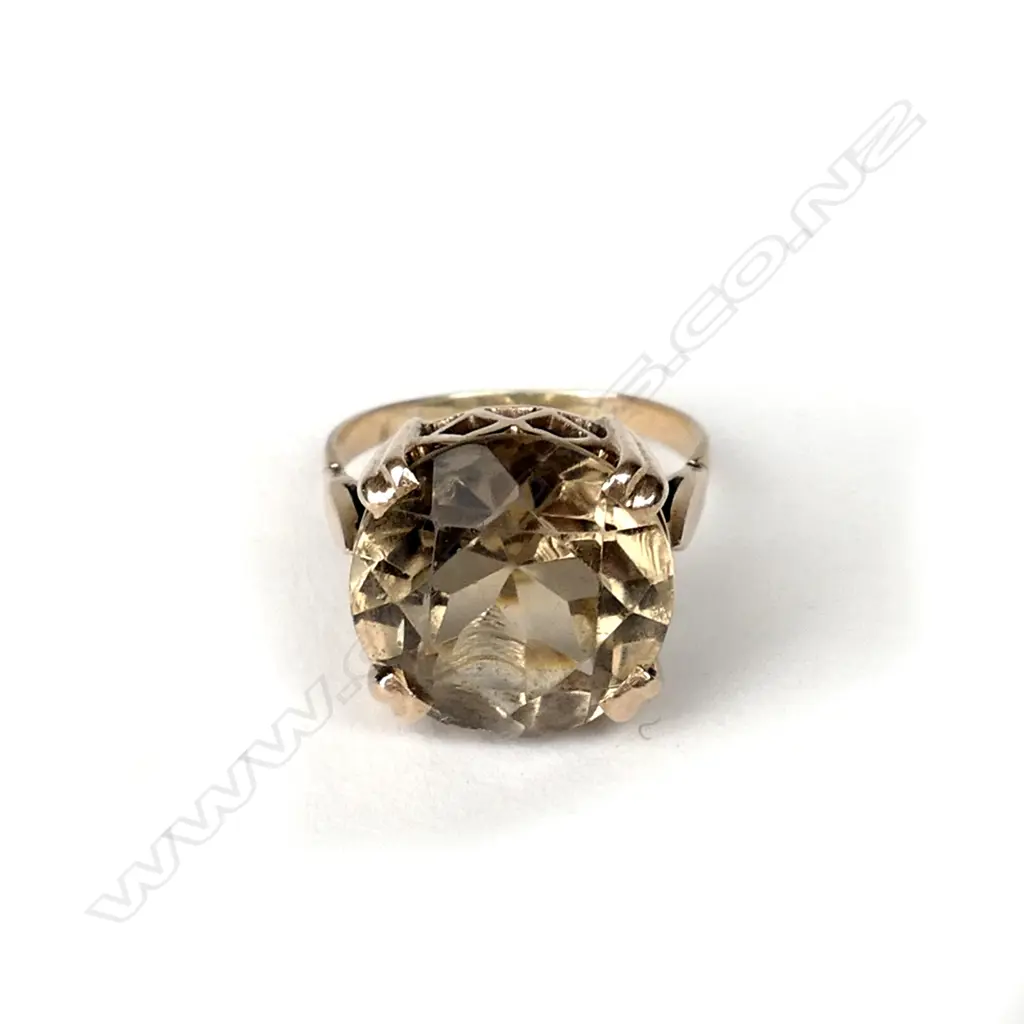A retro 9ct. gold and smoky quartz ring Image 1++