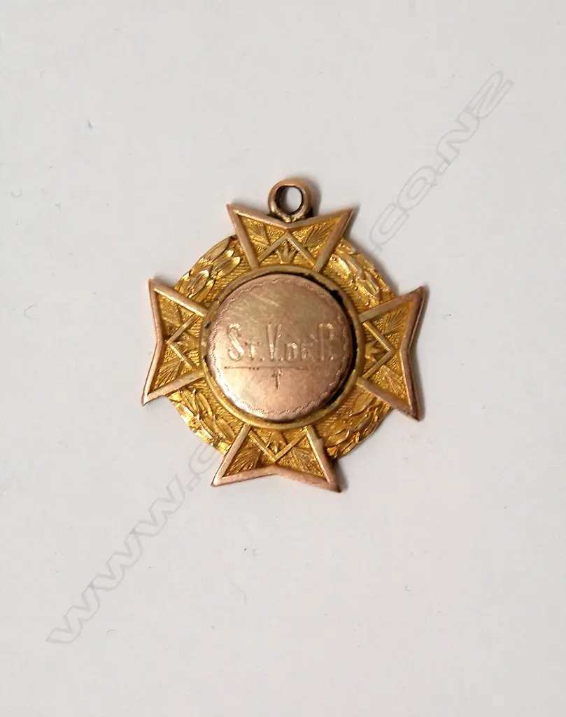 A 9ct. gilded rose gold Maltese Cross fob by A. Kohn (New Zealand) Image 1++