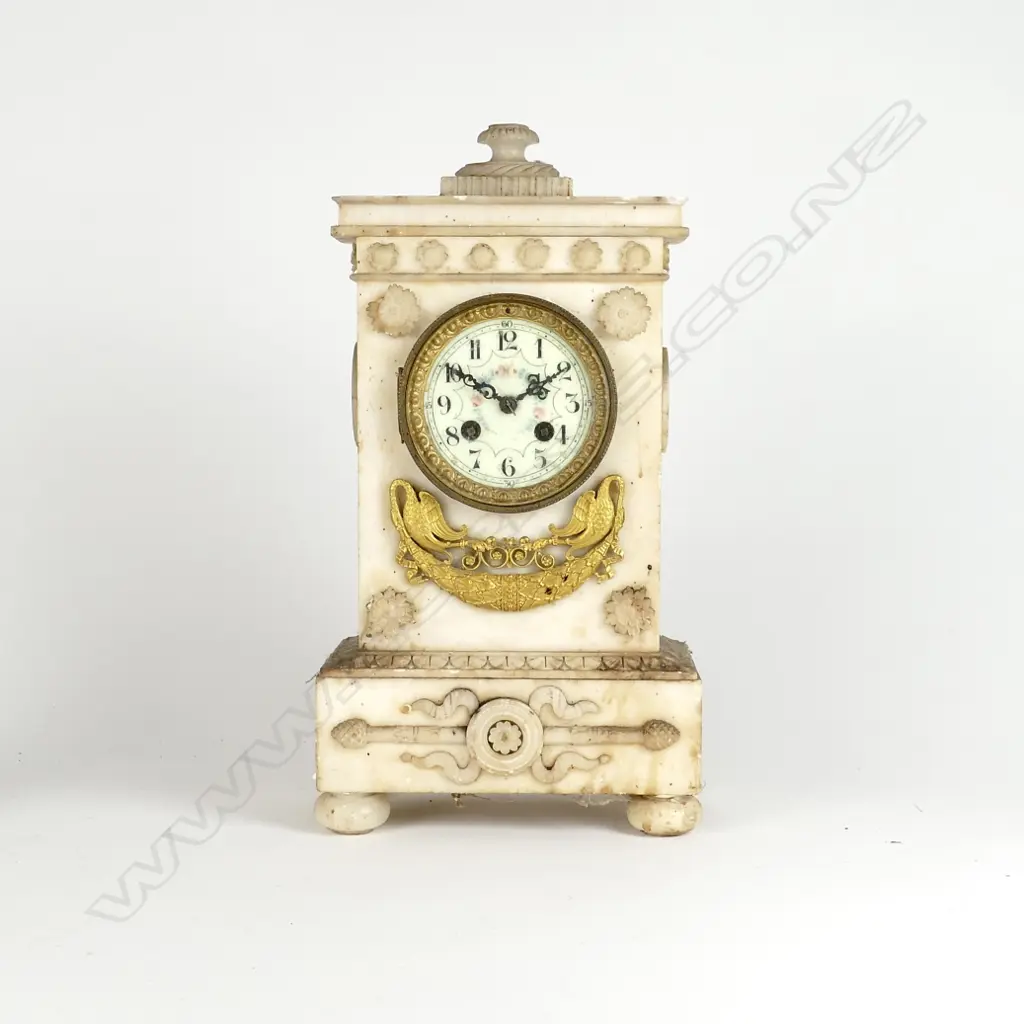 A French alabaster cased mantel clock Image 1++