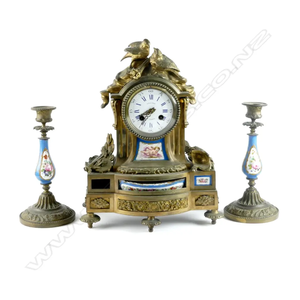 A French gilt bronze cased mantel clock Image 1++