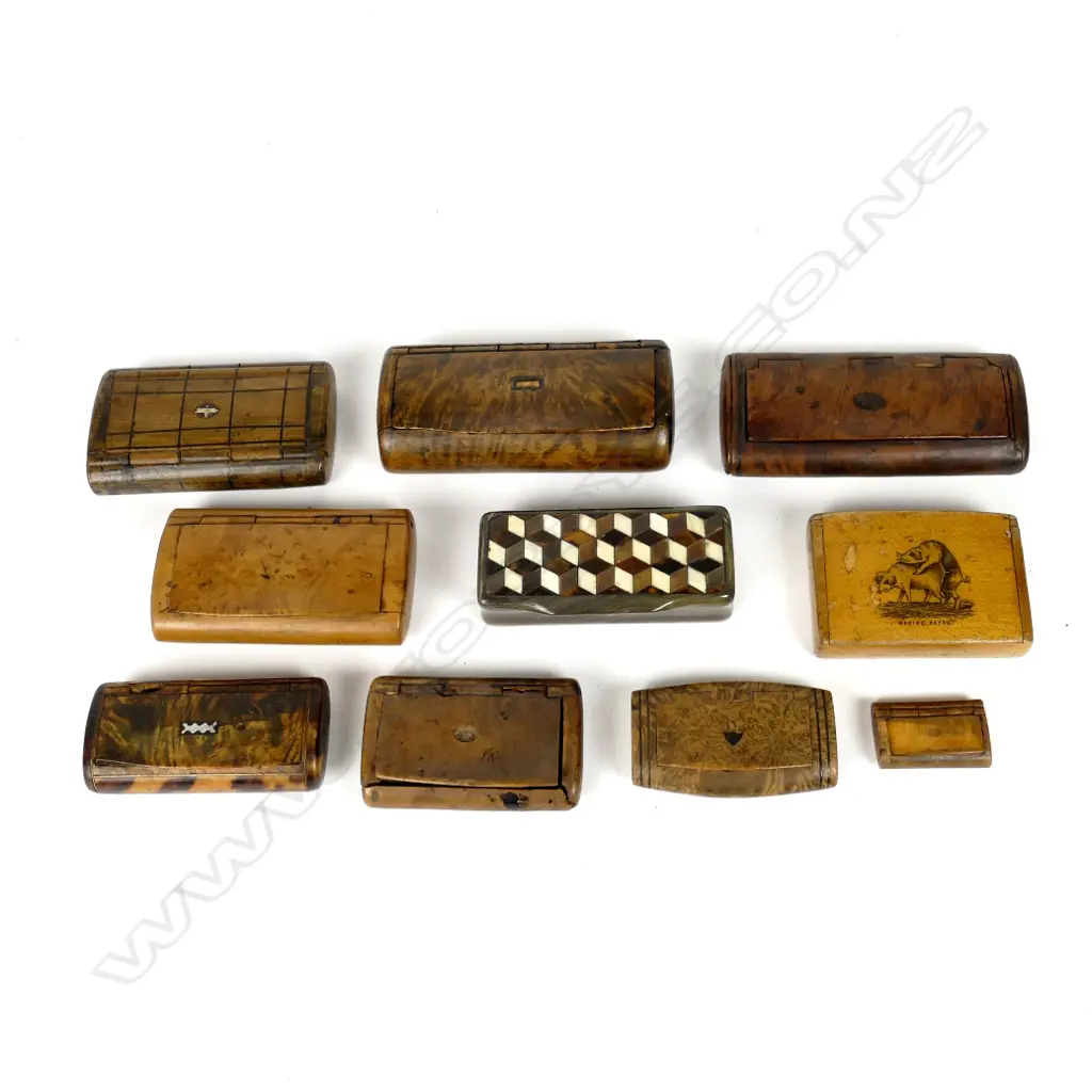 A collection of snuff boxes Image 1++