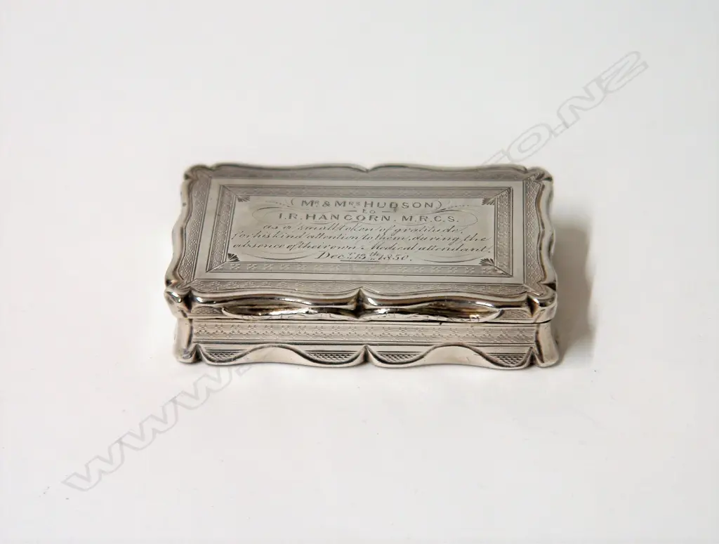A Victorian silver presentation quality table snuff box Image 1++