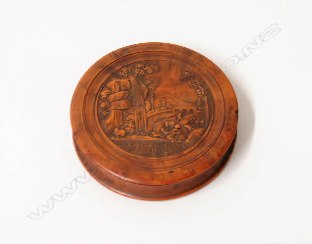 An early 19thC exotic timber (birds-eye maple) circular snuff box Image 1++