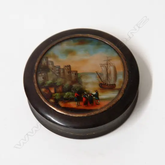 An early 19thC pressed horn and painted scene snuff box