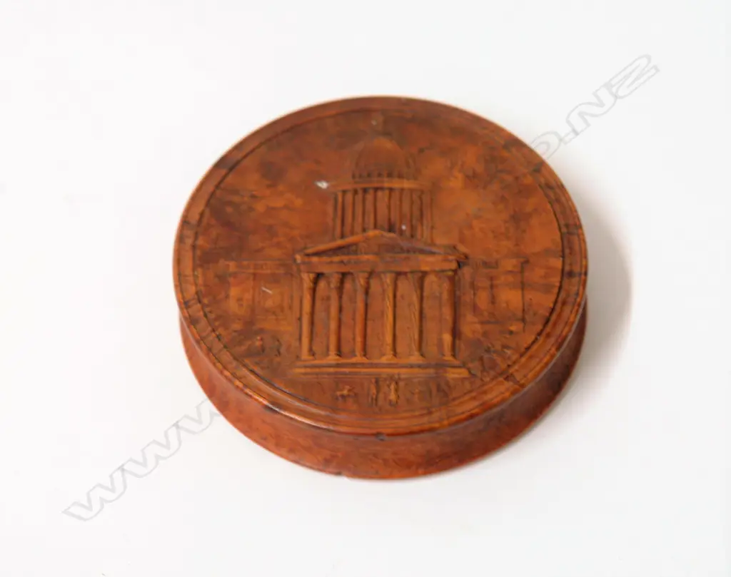 A 19thC exotic wood (birds-eye maple) snuff box Image 1++