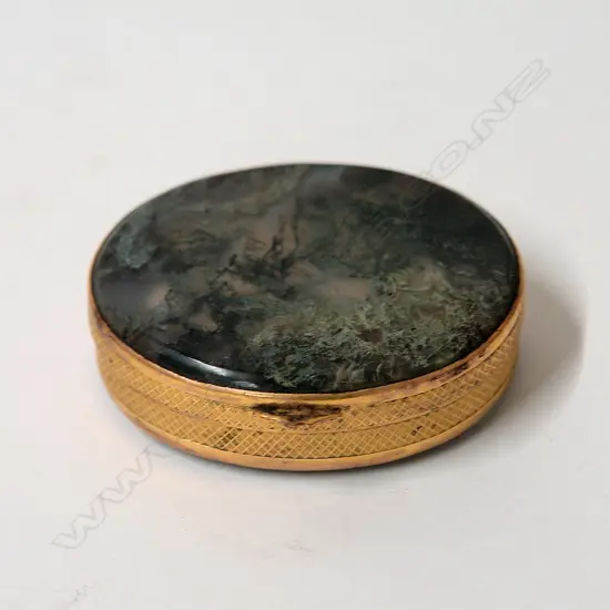 A George III moss agate and gilt snuff box