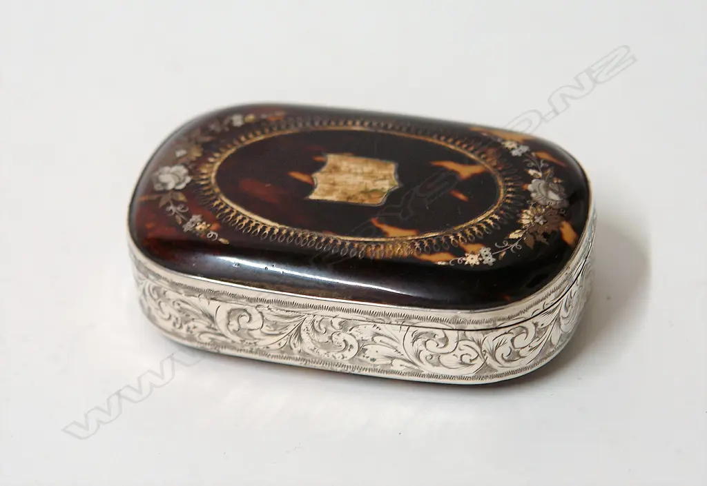 A 19thC tortoiseshell silver and inlaid snuff box Image 1++