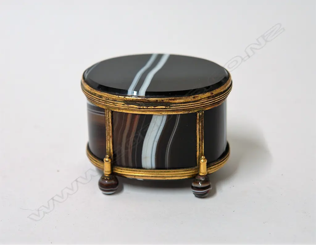 A 19thC banded agate and gilt metal (silver) oval box Image 1++