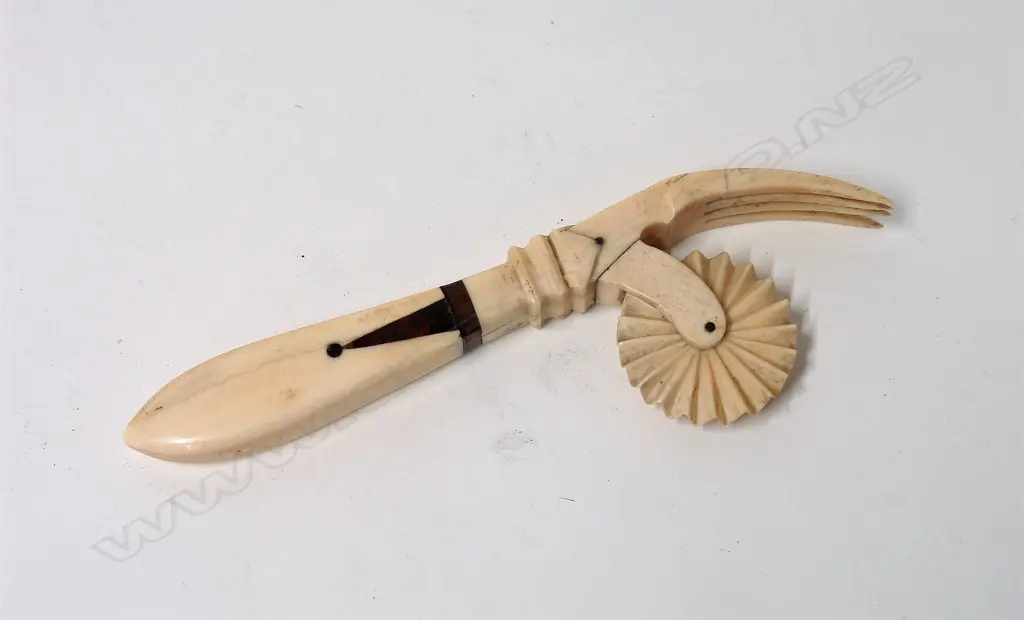 A 19thC marine ivory bone and tortoiseshell pastry wheel Image 1++
