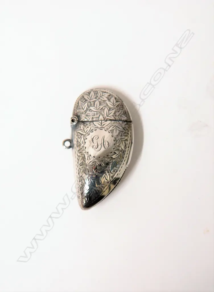 An Edwardian silver uncommon mussel shell form vesta Image 1++