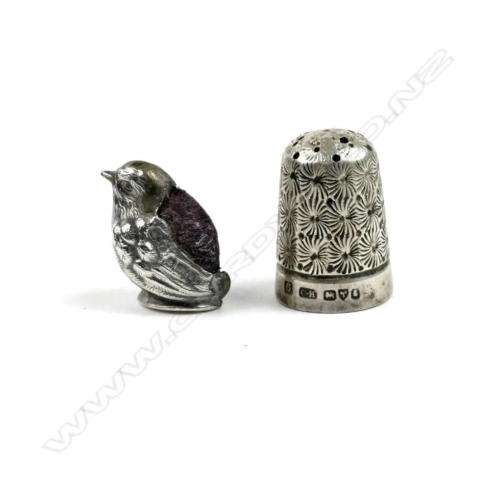 An Edwardian silver miniature pin cushion Image 1++