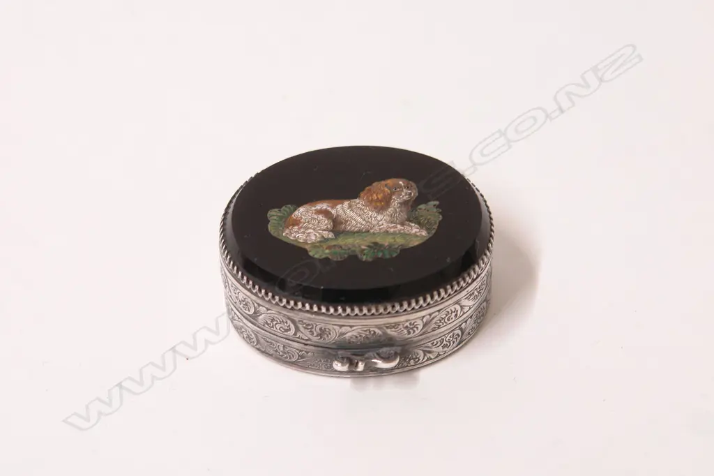 An early Victorian silver and micro-mosaic snuff box Image 1++