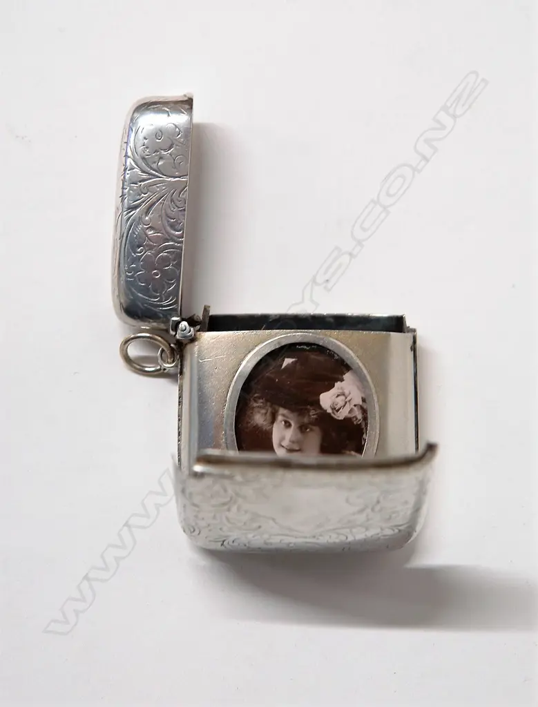 An Edwardian large engraved uncommon silver vesta Image 1++