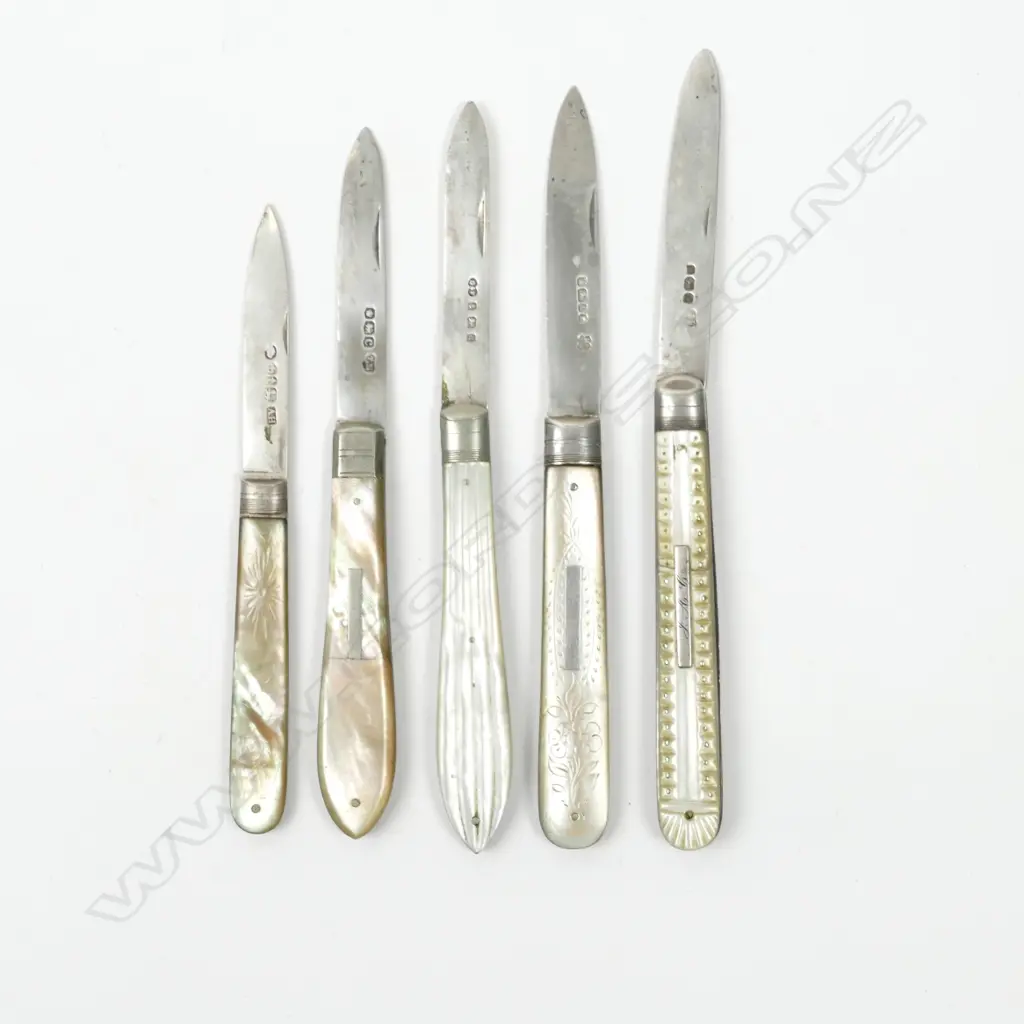 A collection of five mother-of-pearl and silver folding fruit knives Image 1++