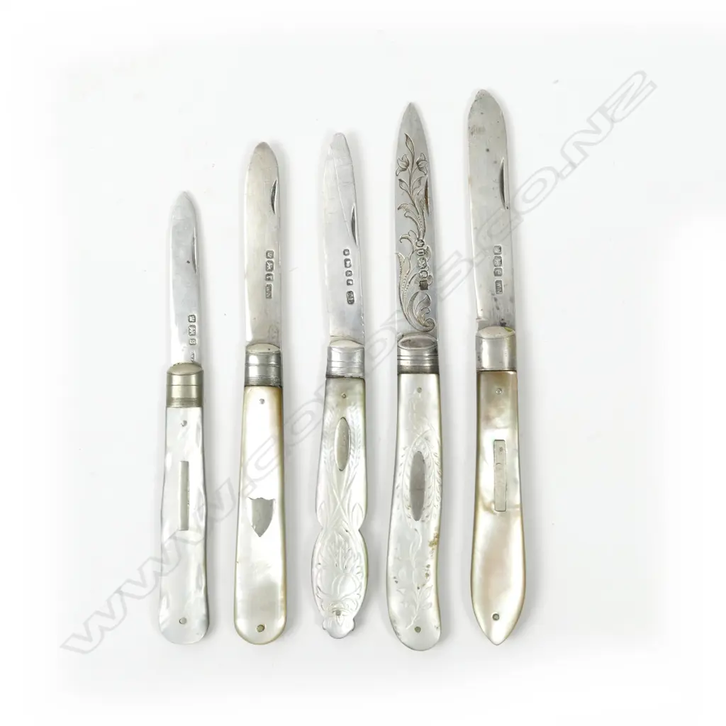A collection of five mother-of-pearl and silver folding fruit knives Image 1++