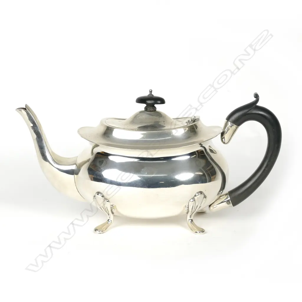 A silver teapot Image 1++