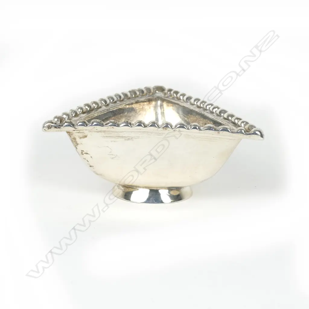 A small heavy Art Deco Scottish silver triangular dish Image 1++