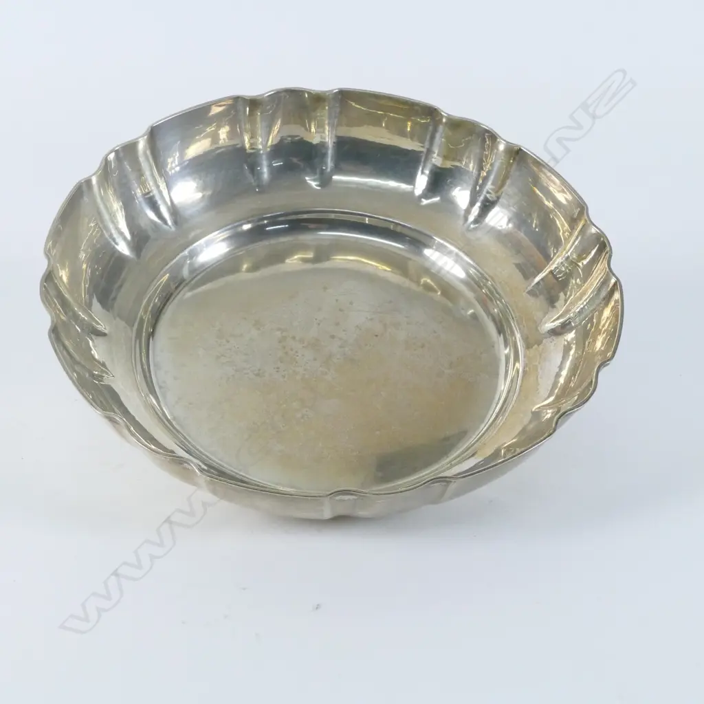 A mid-century silver bowl Image 1++