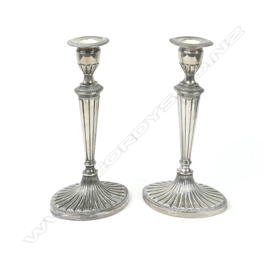 A pair of English silver plated candlesticks Image 1++