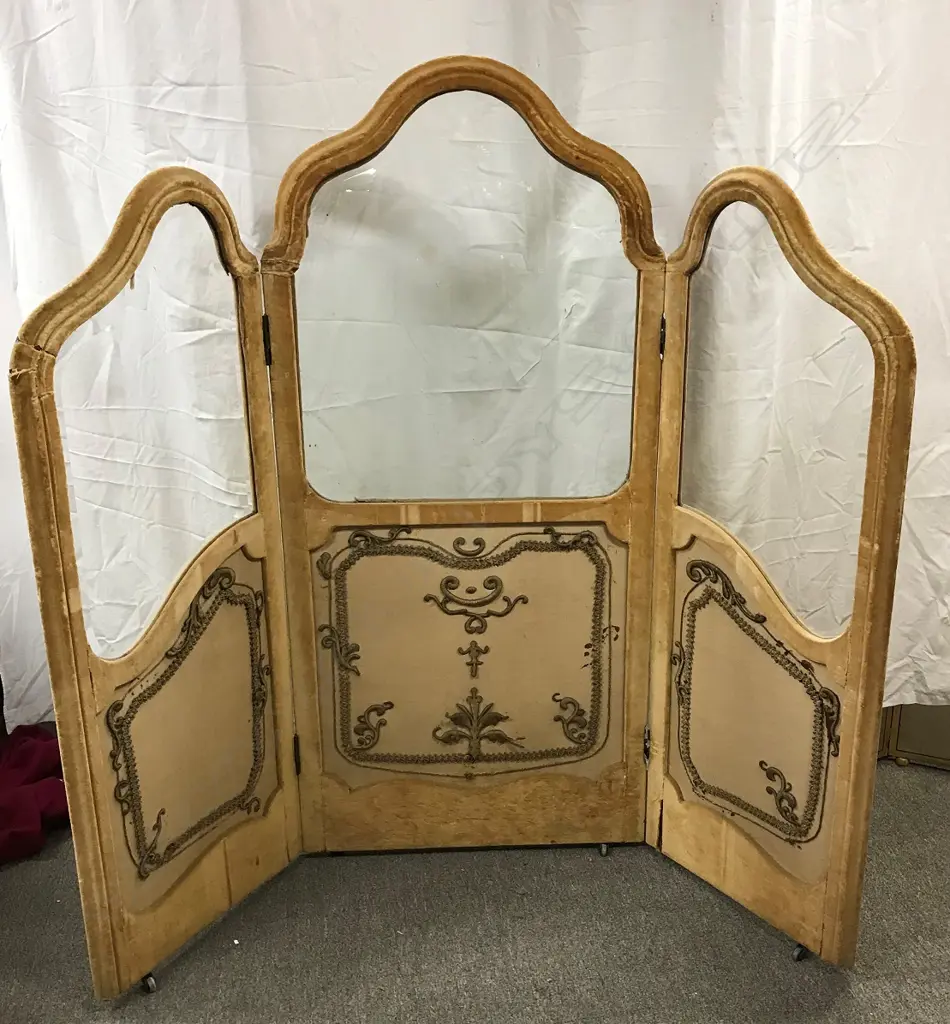An antique French three-fold glass and velvet screen Image 1++