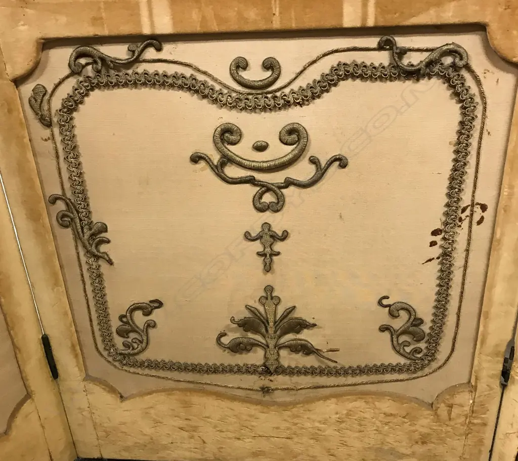 An antique French three-fold glass and velvet screen Image 1++