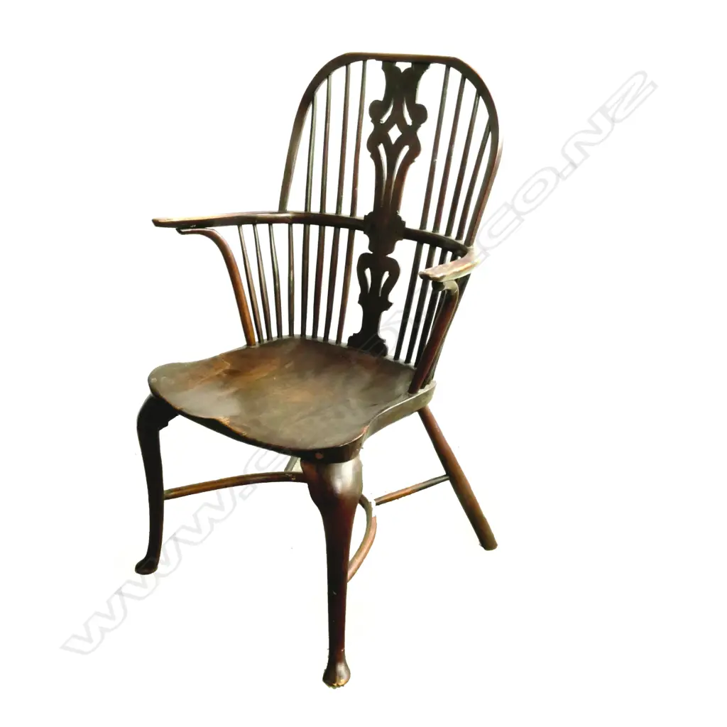 A Georgian fruitwood Windsor back chair Image 1++