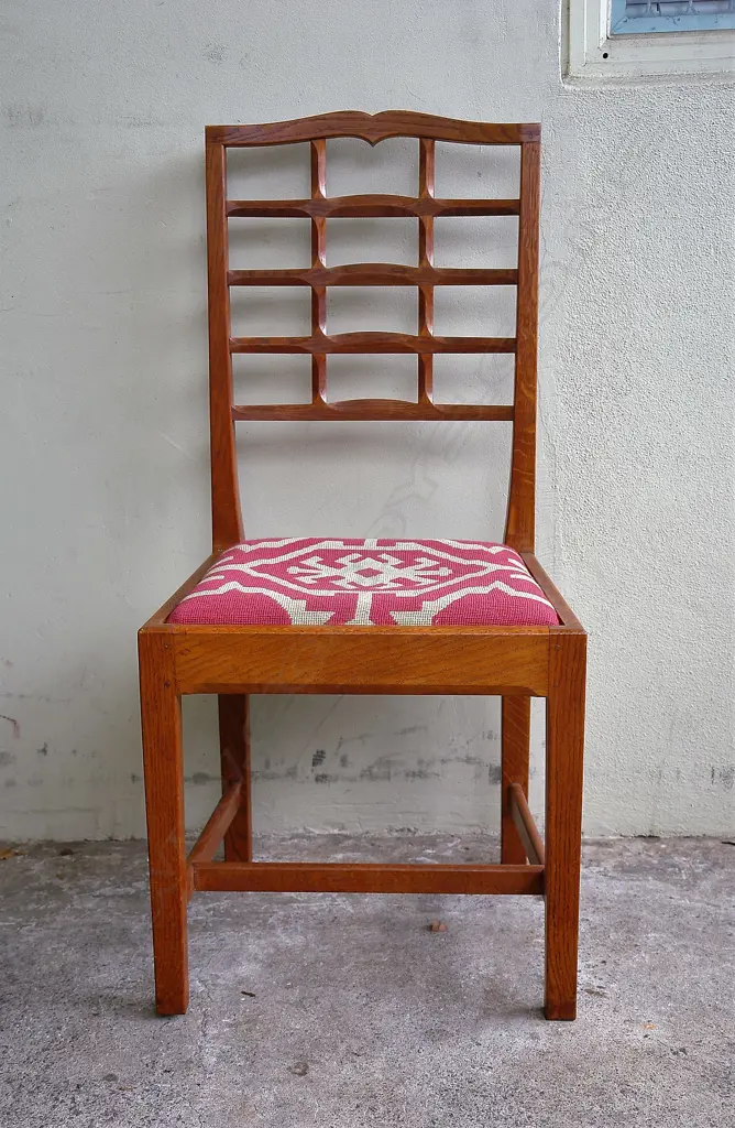 A quality 1930s 'Heals' type oak chair Image 1++