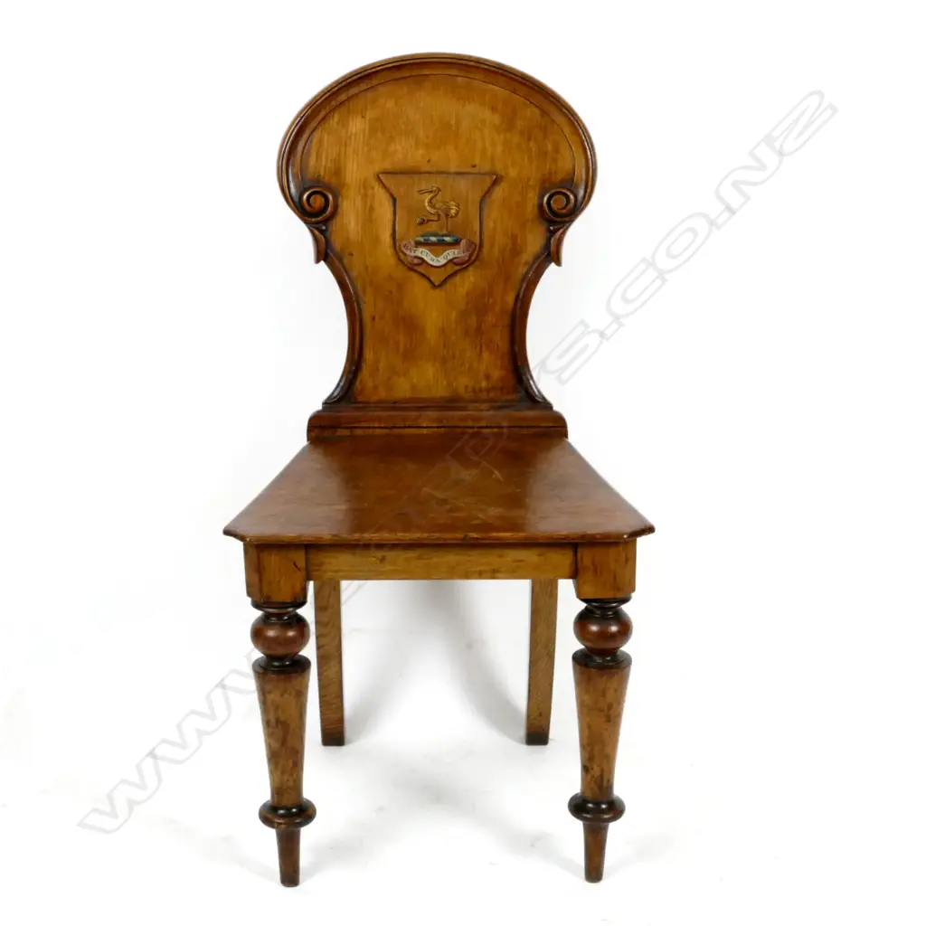 A Victorian oak hall chair Image 1++