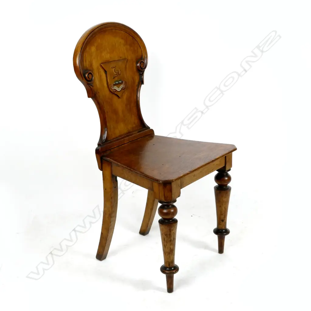 A Victorian oak hall chair Image 1++