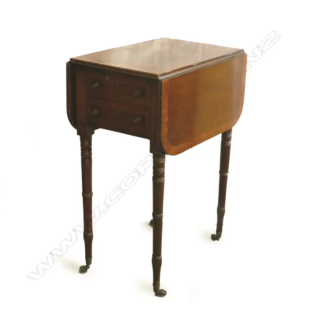 A Georgian mahogany Pembroke work table Image 1++