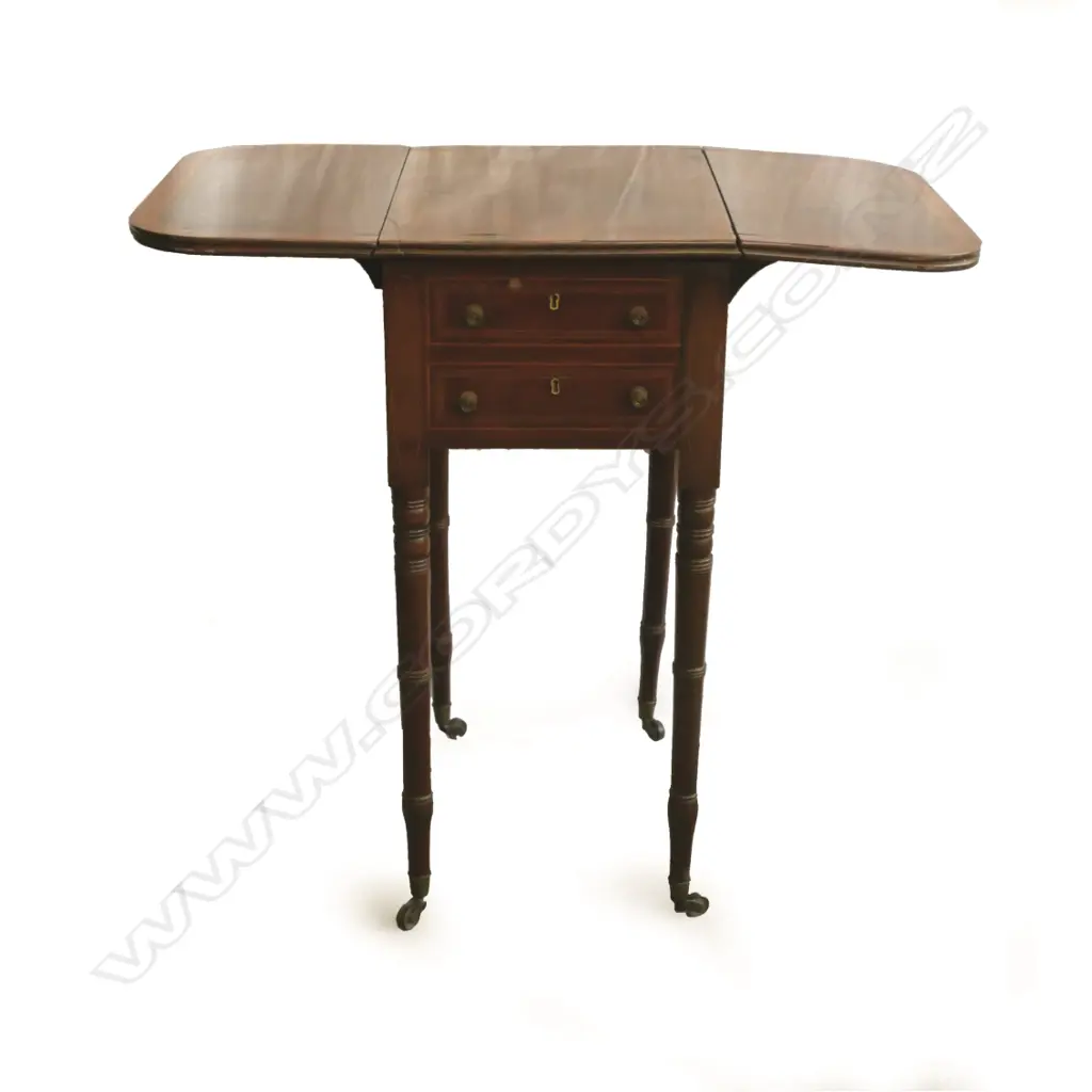 A Georgian mahogany Pembroke work table Image 1++