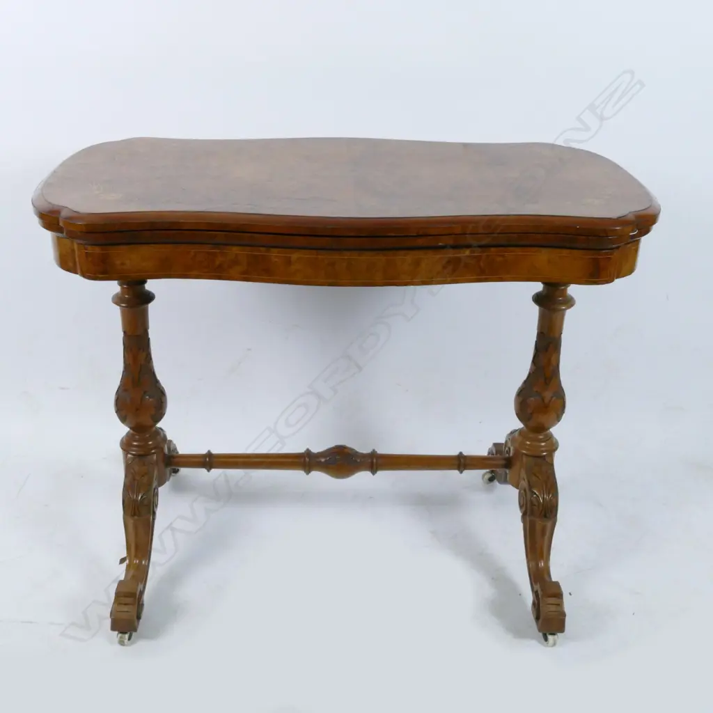 A Victorian walnut flap-top card table Image 1++
