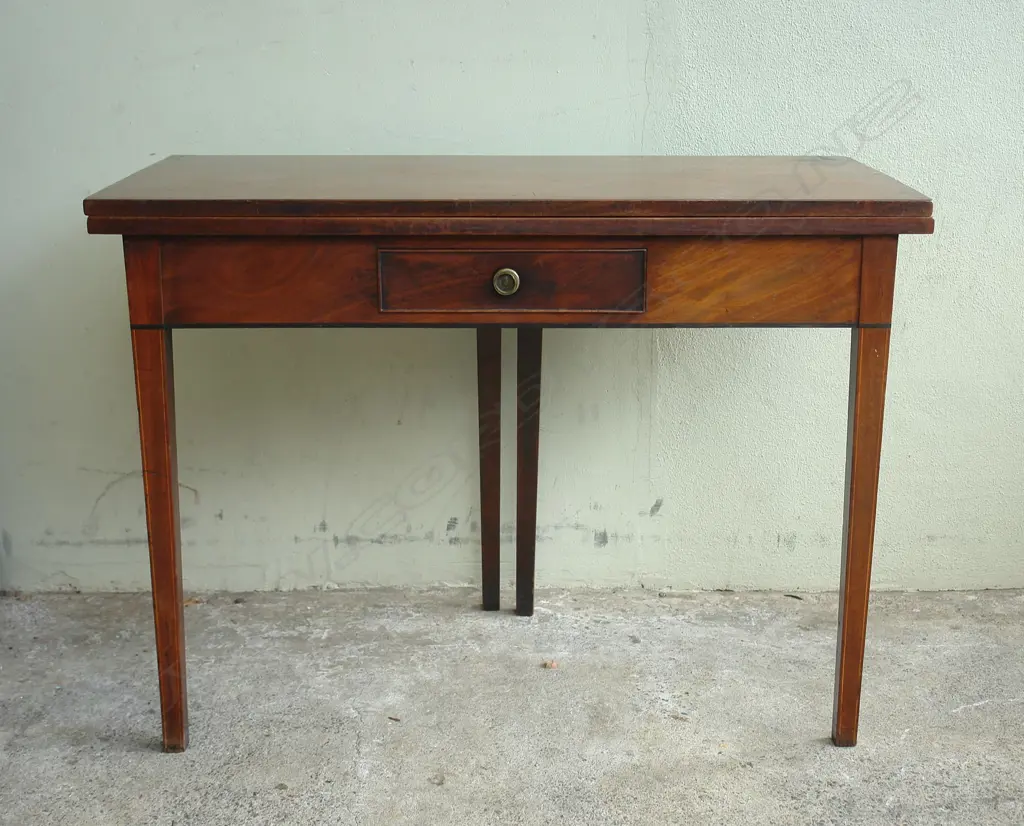 A George III flame mahogany supper table Image 1++