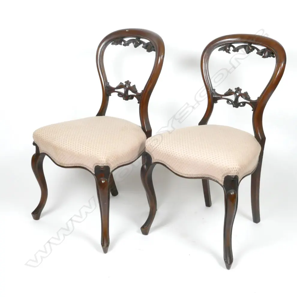 A set of six Victorian mahogany balloon back dining chairs Image 1++