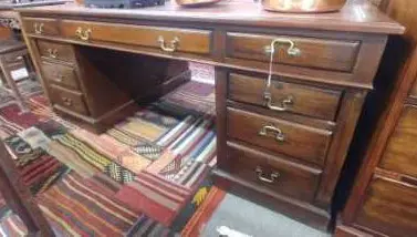 A Victorian mahogany twin pedestal partner's desk Image 1++