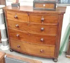 A Victorian mahogany bowfront chest of drawers Image 1++