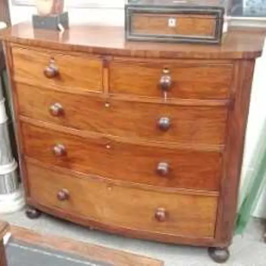 A Victorian mahogany bowfront chest of drawers